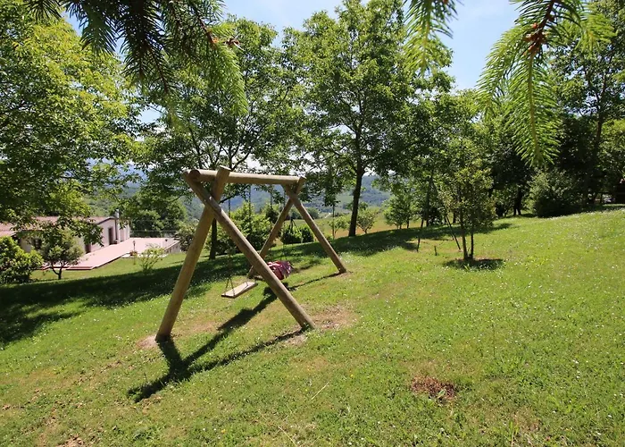 Feriehus In With Pool & Apecchio